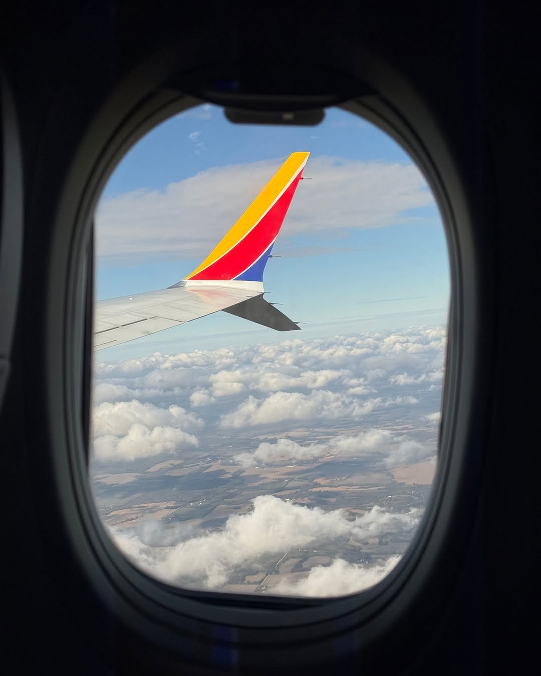 PACK YOUR BAGS! \u2708\ufe0f\nTour Rise on 9th before Dec 19 and you'll be entered to win a $500 Southwest gift card.\nSign a lease after your tour for 5 extra entries.\n'Tis the season for travel\u2014let Rise get you there. \ud83c\udf84\n